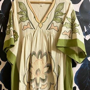 Umgee Green and Cream Floral Embroidered Tunic